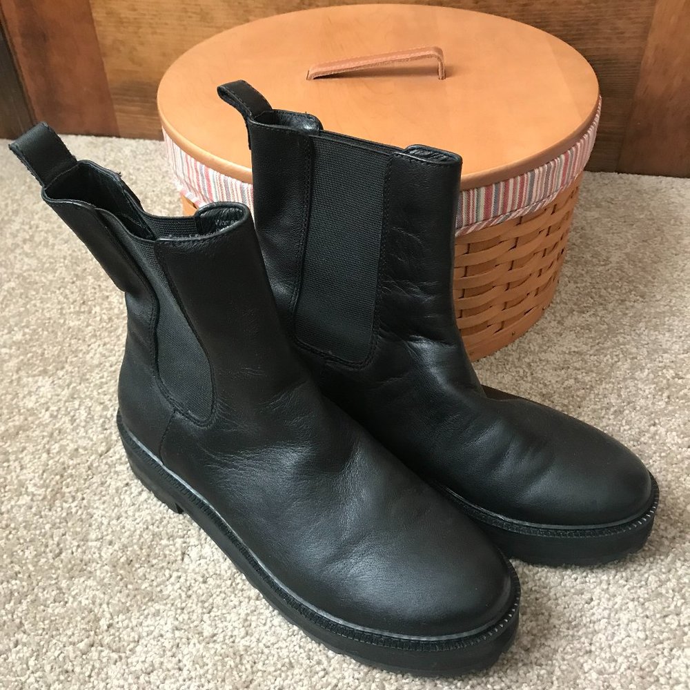 NWOT Abercrombie & Fitch Black Emelia Boots w/Chucky Sole Size 9.5